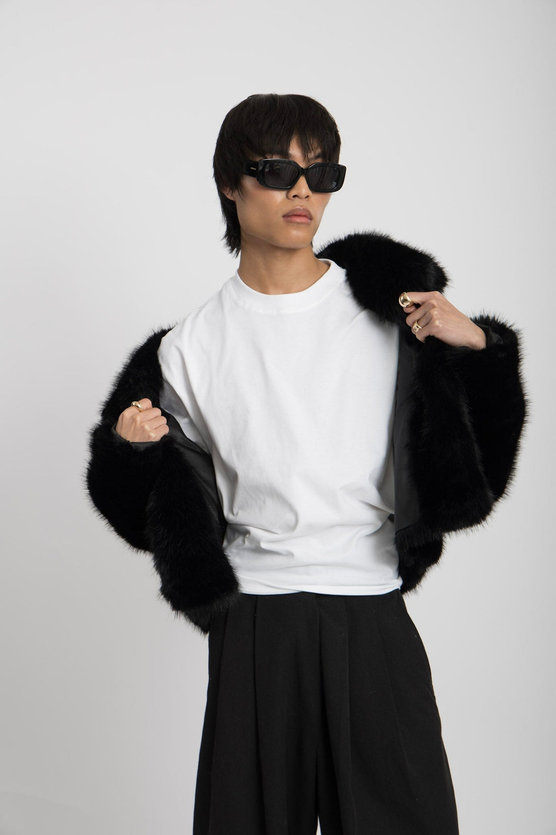 La fausse fourrure unisexe : l’emblème moderne d’un luxe sans genre